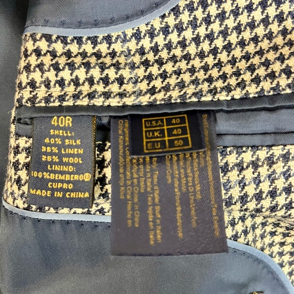 Brooks Brothers finest fabric! Size 40R. Sleeves are 32 length. Amazing jacket! - Picture 2 of 4